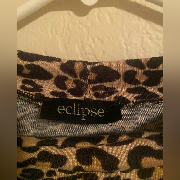 Medium long sleeve leopard print shirt, lightly worn. Eclipse brand - Picture 2 of 2
